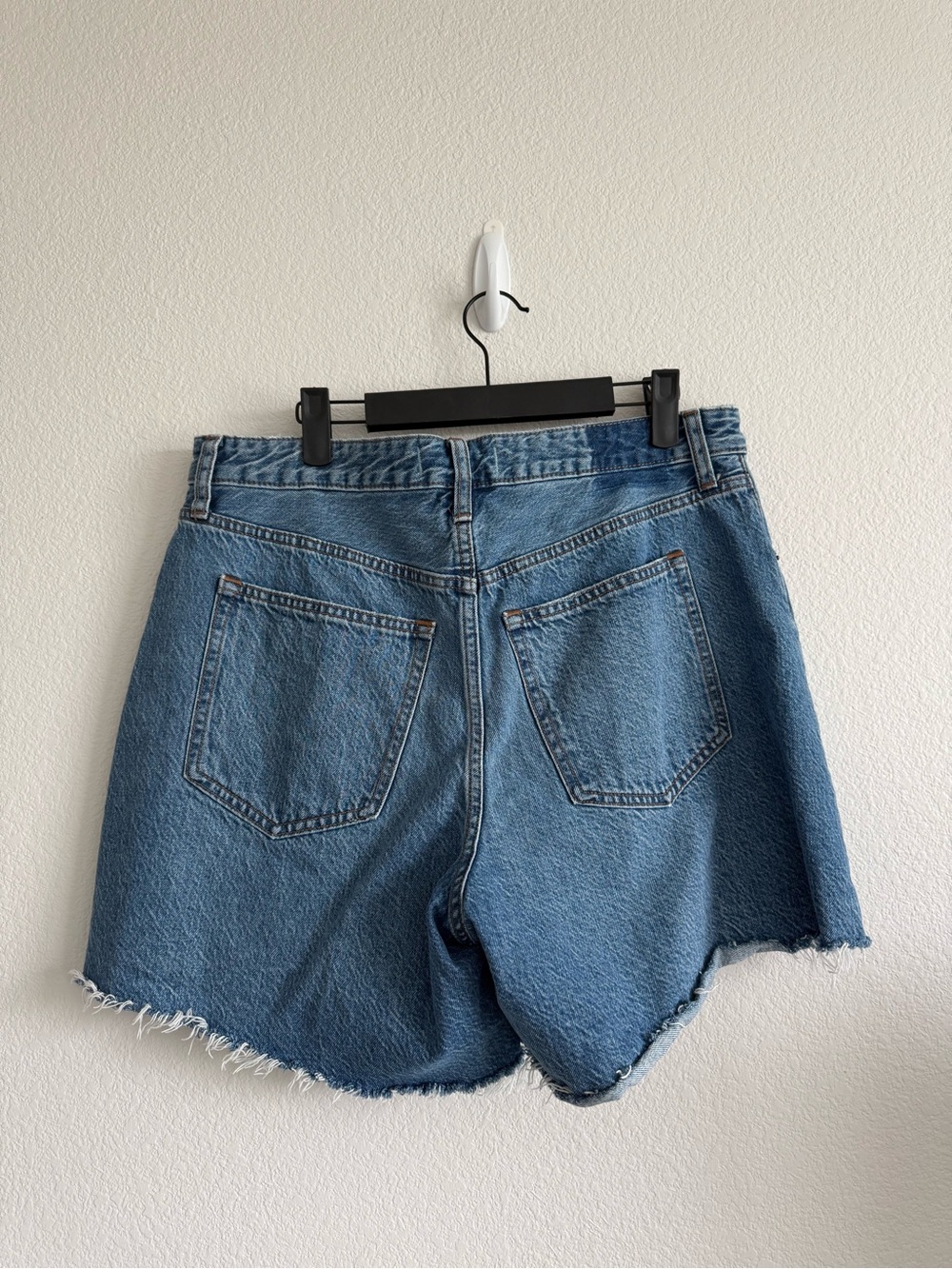 Abercrombie Curve Love Loose Short - Picture 3 of 3